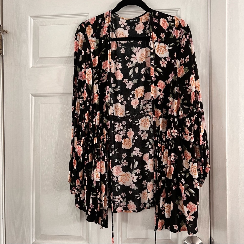 Torrid Floral Open Front Tie Top Plus Size 5